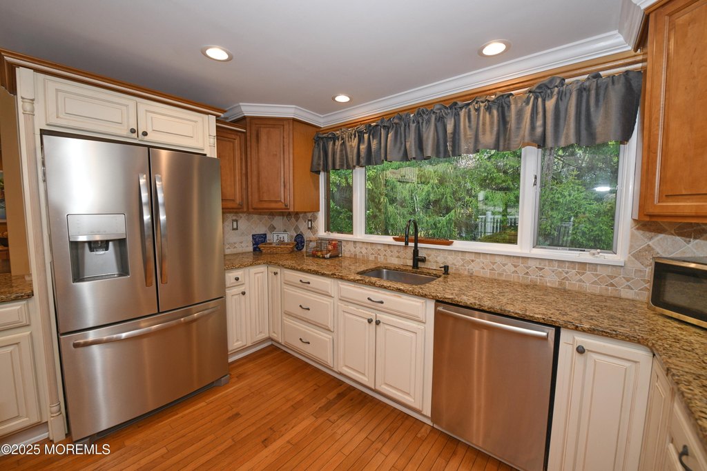 Lincroft, New Jersey, 07738, United States, 4 Bedrooms Bedrooms, ,3 BathroomsBathrooms,Residential,Forsale,2008478