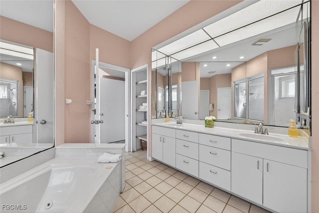 Captiva, Florida, 33924, United States, 4 Bedrooms Bedrooms, ,3.5 BathroomsBathrooms,Residential,Forsale,1971928