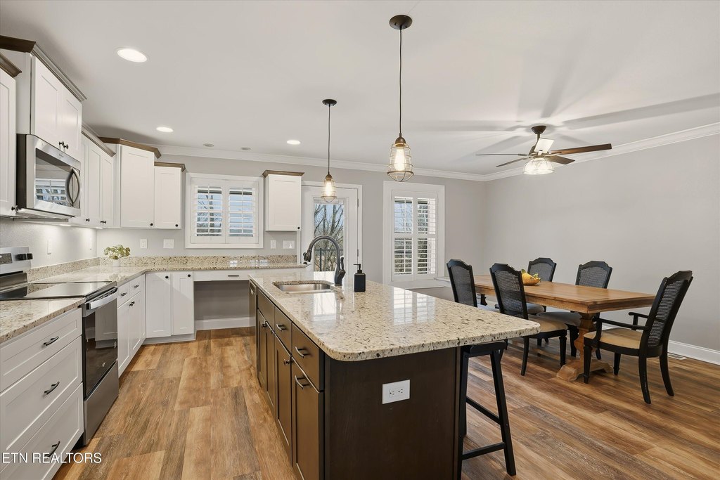 Maryville, Tennessee, 37804, United States, 4 Bedrooms Bedrooms, ,3 BathroomsBathrooms,Residential,Forsale,1973596