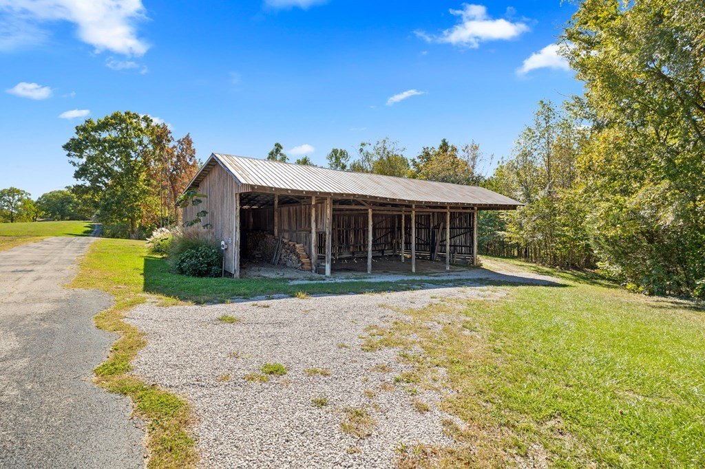 Byrdstown, Tennessee, 38549, United States, 2 Bedrooms Bedrooms, ,3 BathroomsBathrooms,Residential,Forsale,1996611