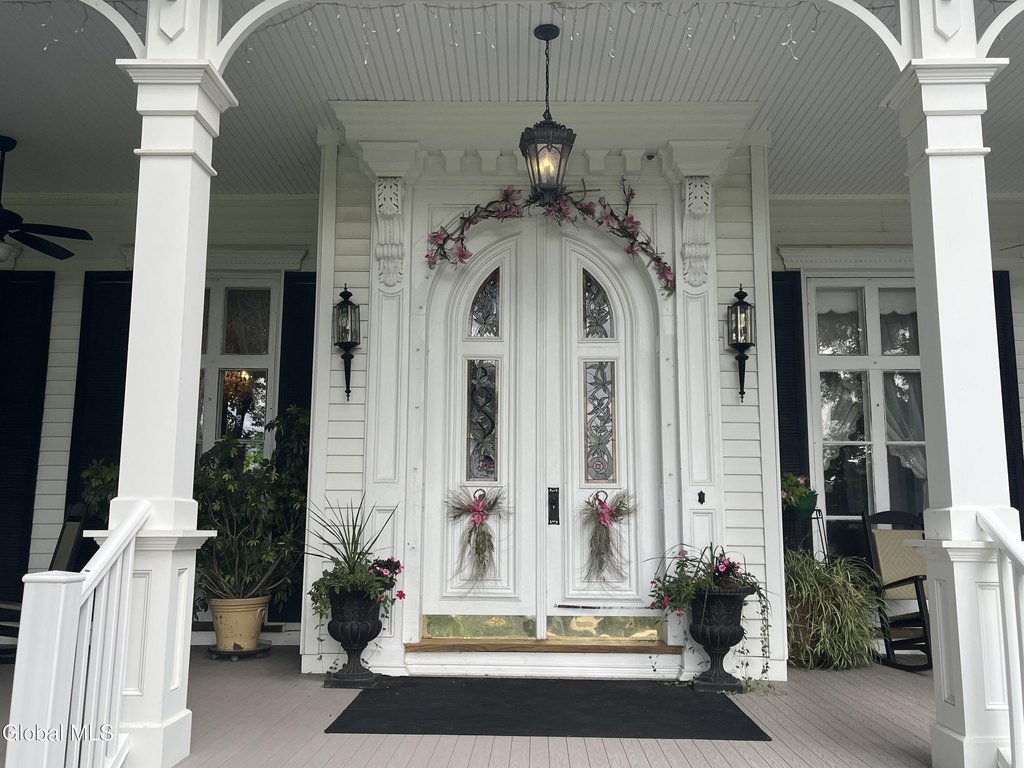 Schodack Landing, New York, 12156, United States, 7 Bedrooms Bedrooms, ,3 BathroomsBathrooms,Residential,Forsale,1953151