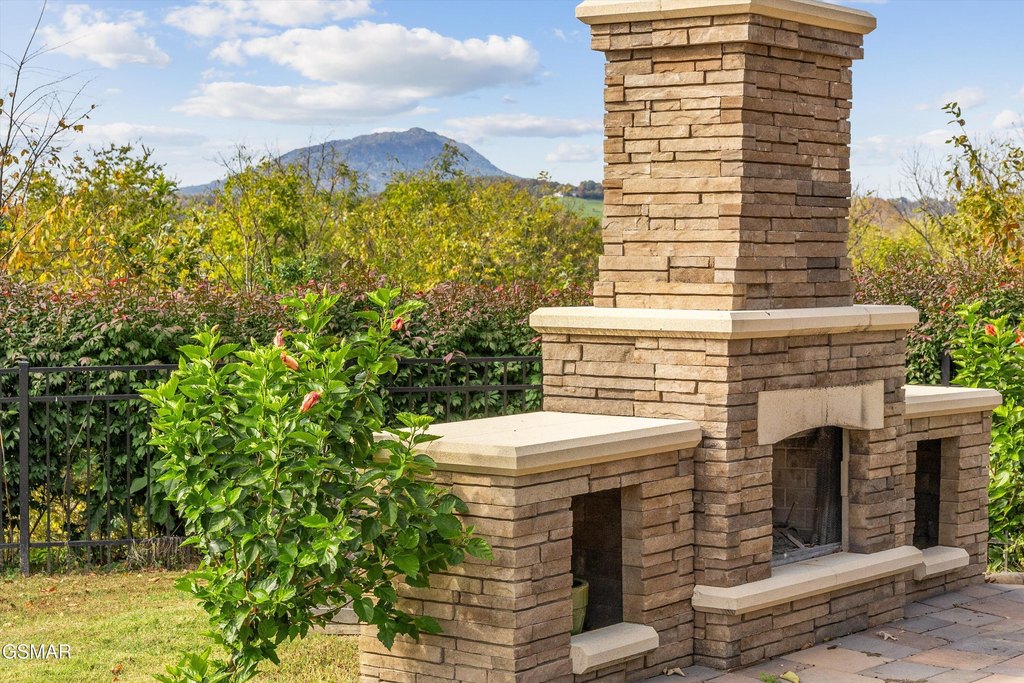 Sevierville, Tennessee, 37862, United States, 4 Bedrooms Bedrooms, ,3.5 BathroomsBathrooms,Residential,Forsale,1942459