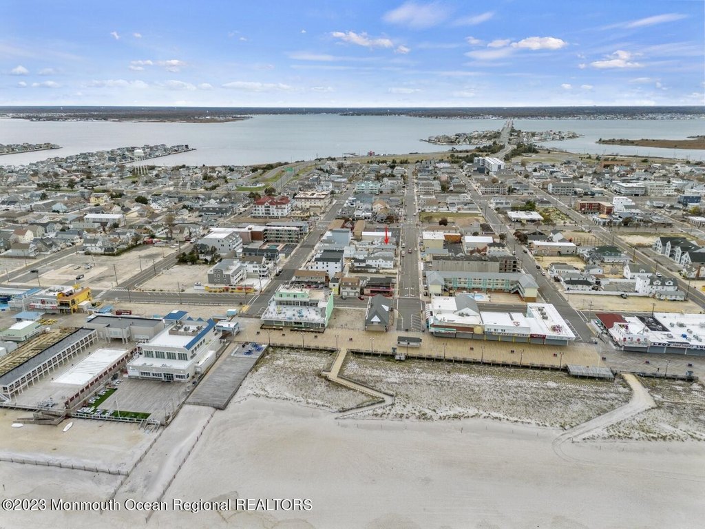 Seaside Heights, New Jersey, 08751, United States, 6 Bedrooms Bedrooms, ,3 BathroomsBathrooms,Residential,Forsale,2004842