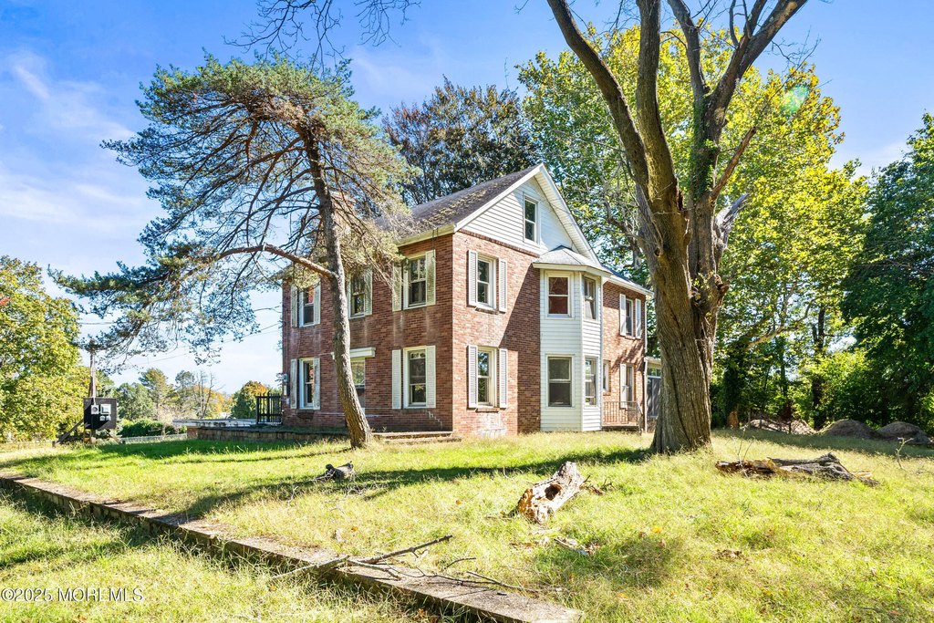 Eatontown, New Jersey, 07724, United States, 4 Bedrooms Bedrooms, ,2 BathroomsBathrooms,Residential,Forsale,1984569