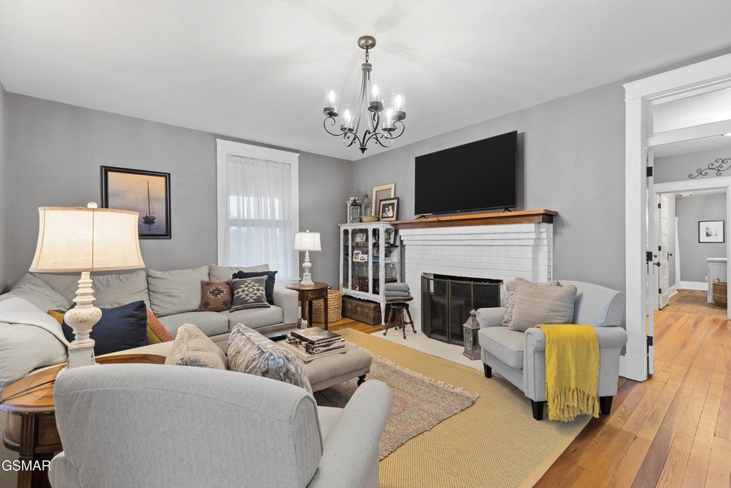 Dandridge, Tennessee, 37725, United States, 3 Bedrooms Bedrooms, ,2 BathroomsBathrooms,Residential,Forsale,1988735