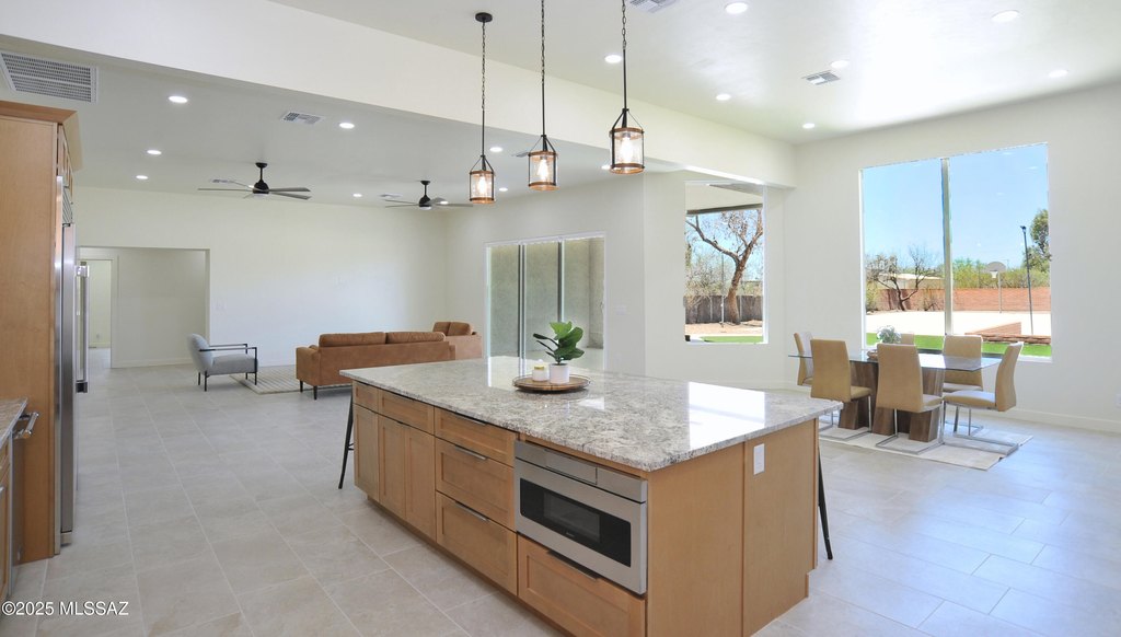 Tucson, Arizona, 85719, United States, 4 Bedrooms Bedrooms, ,5 BathroomsBathrooms,Residential,Forsale,1990105