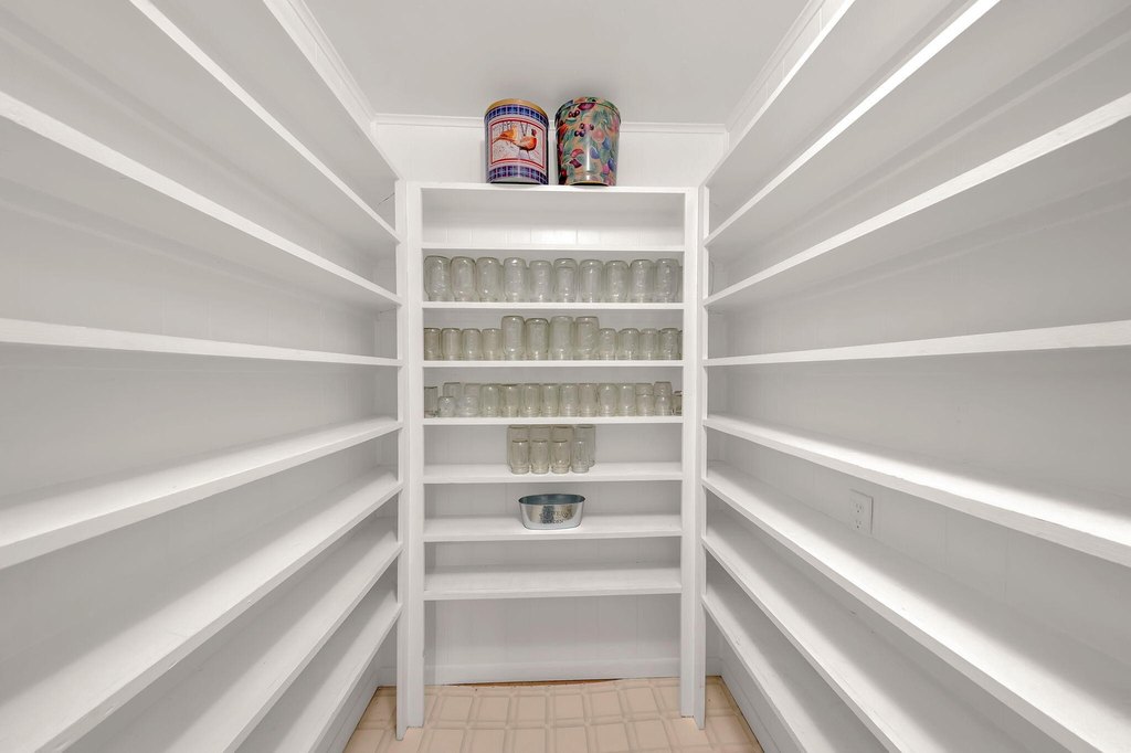 Sneedville, Tennessee, 37869, United States, 4 Bedrooms Bedrooms, ,3 BathroomsBathrooms,Residential,Forsale,1988736