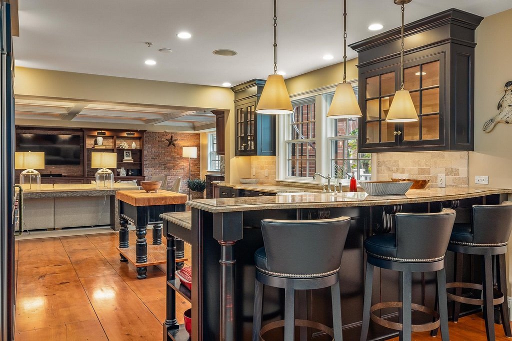 Portsmouth, New Hampshire, 03801, United States, 8 Bedrooms Bedrooms, ,8.5 BathroomsBathrooms,Residential,Forsale,2002395