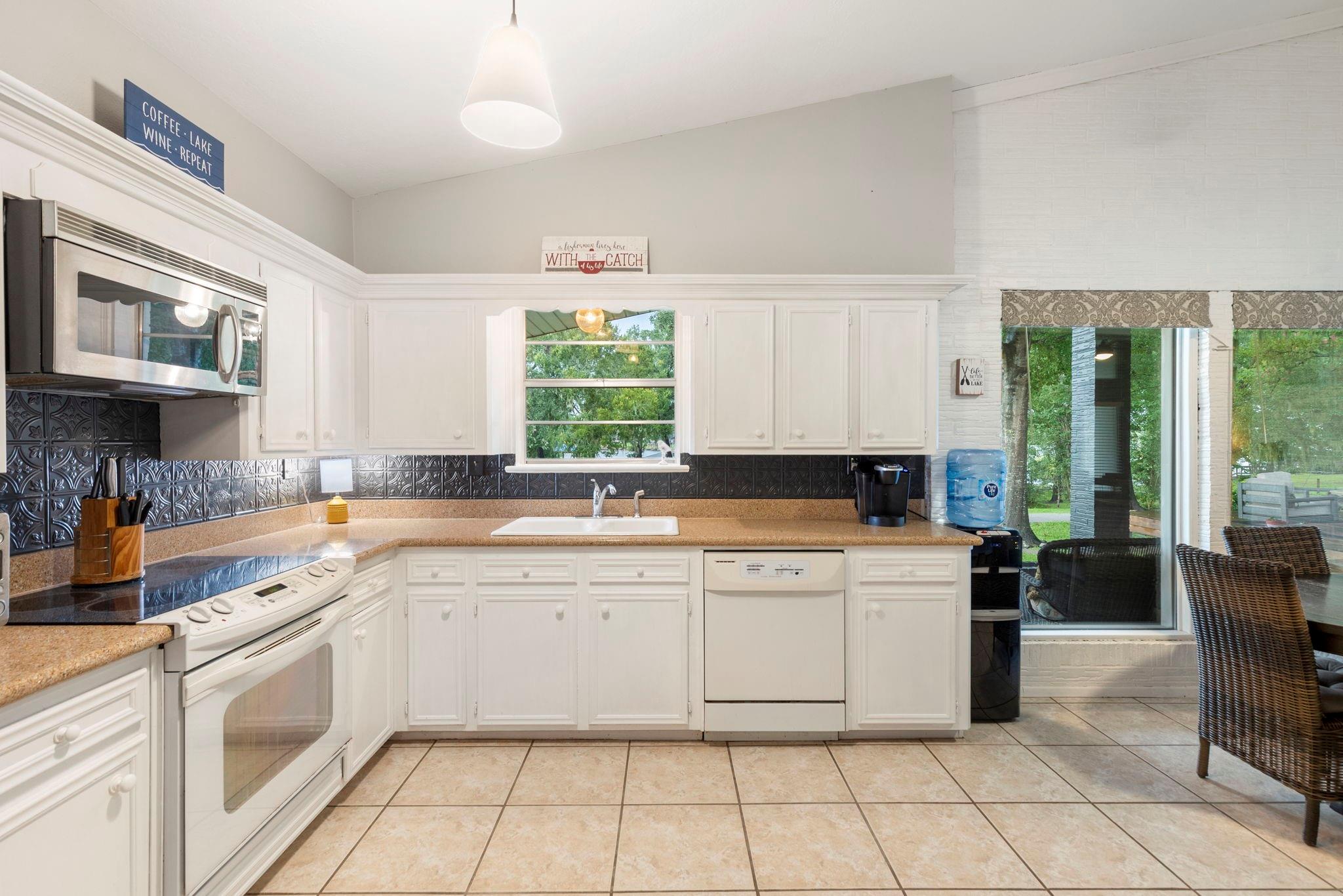 Huntsville, Texas, 77320, United States, 3 Bedrooms Bedrooms, ,3 BathroomsBathrooms,Residential,Forsale,1973441