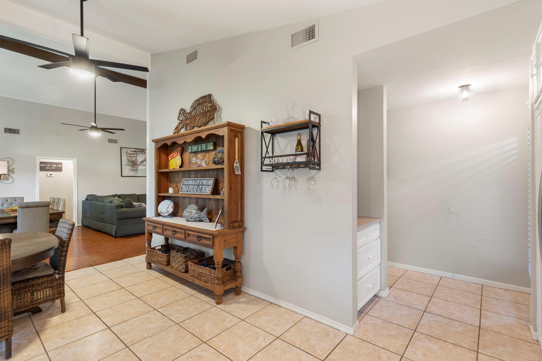 Huntsville, Texas, 77320, United States, 3 Bedrooms Bedrooms, ,3 BathroomsBathrooms,Residential,Forsale,1973441