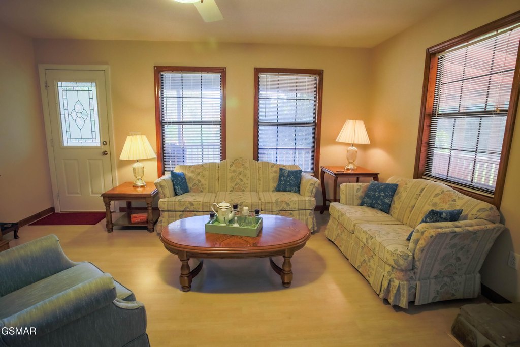 Sevierville, Tennessee, 37862, United States, 3 Bedrooms Bedrooms, ,4 BathroomsBathrooms,Residential,Forsale,1999462