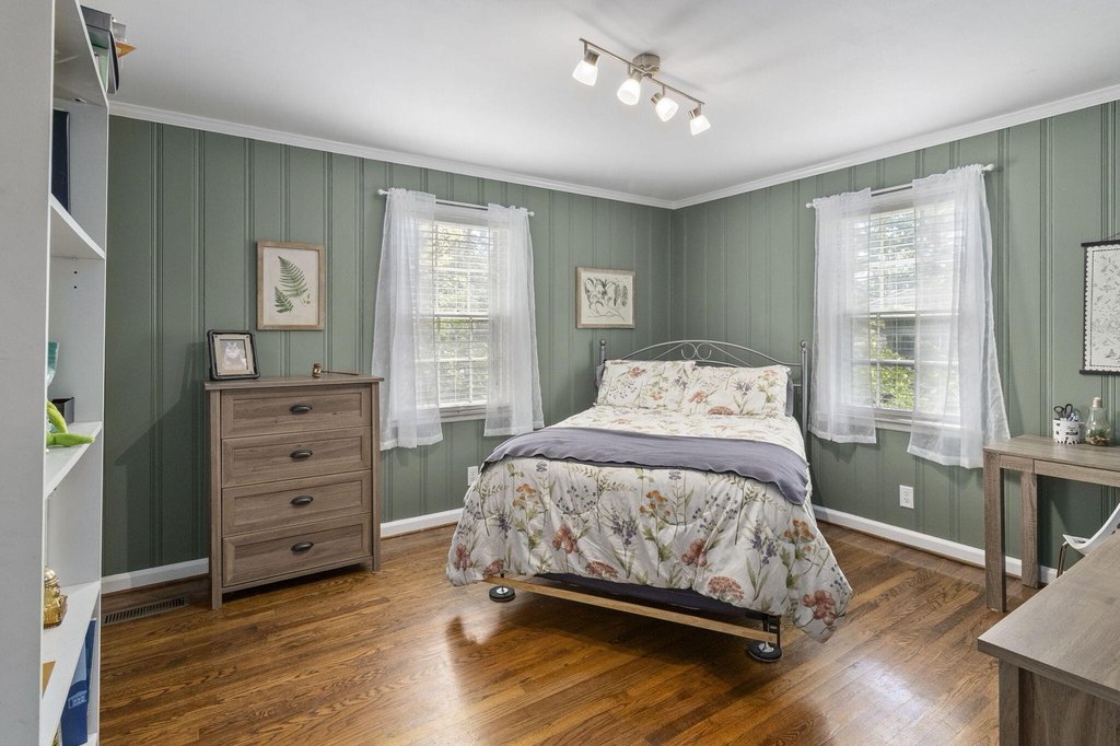 Signal Mountain, Tennessee, 37377, United States, 4 Bedrooms Bedrooms, ,2.5 BathroomsBathrooms,Residential,Forsale,2004666