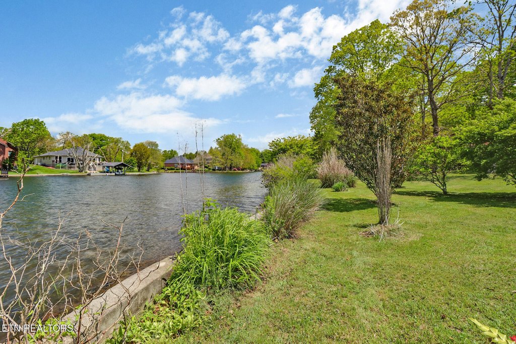 Crossville, Tennessee, 38572, United States, 3 Bedrooms Bedrooms, ,3 BathroomsBathrooms,Residential,Forsale,1959680