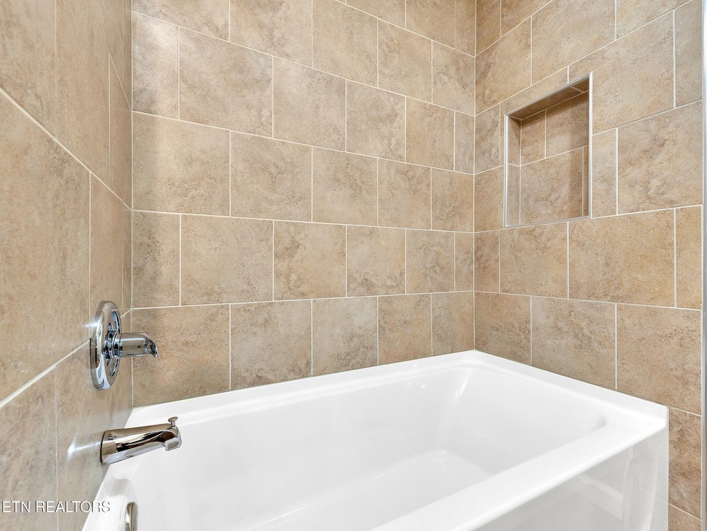 Crossville, Tennessee, 38572, United States, 3 Bedrooms Bedrooms, ,3 BathroomsBathrooms,Residential,Forsale,1959680