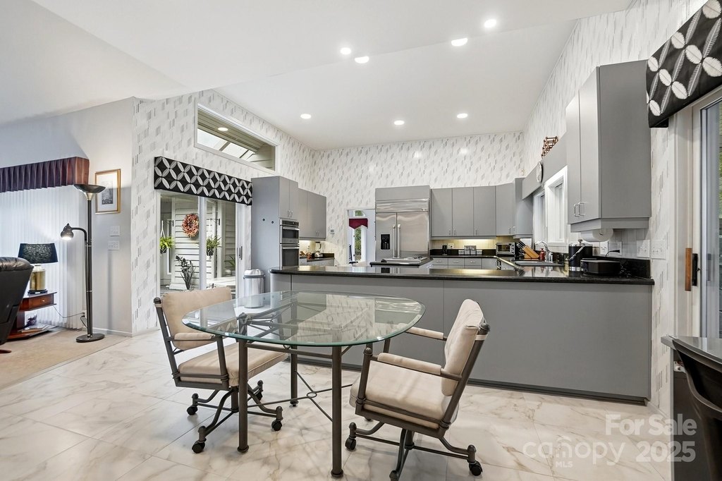 Lake Wylie, South Carolina, 29710, United States, 4 Bedrooms Bedrooms, ,4.5 BathroomsBathrooms,Residential,Forsale,2004559