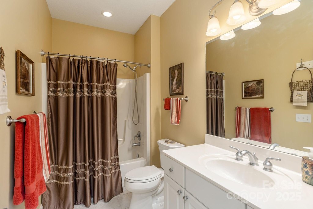 Flat Rock, North Carolina, 28731, United States, 3 Bedrooms Bedrooms, ,2.5 BathroomsBathrooms,Residential,Forsale,2004300