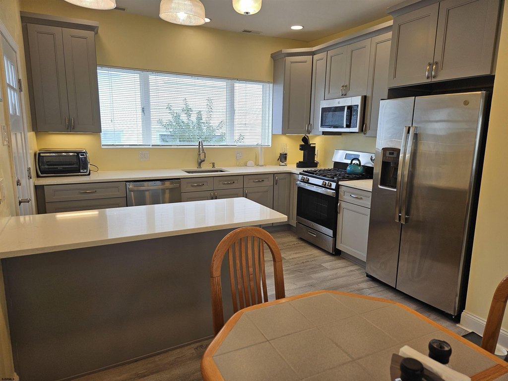 Ventnor, New Jersey, 08406, United States, 6 Bedrooms Bedrooms, ,4 BathroomsBathrooms,Residential,Forsale,1994159