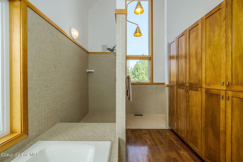 Coeur d'Alene, Idaho, 83814, United States, 4 Bedrooms Bedrooms, ,3 BathroomsBathrooms,Residential,Forsale,1960021