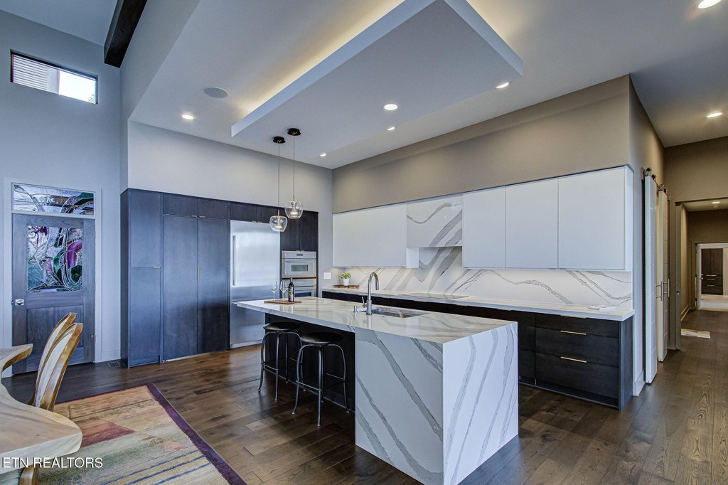 Loudon, Tennessee, 37774, United States, 5 Bedrooms Bedrooms, ,4.5 BathroomsBathrooms,Residential,Forsale,1999436