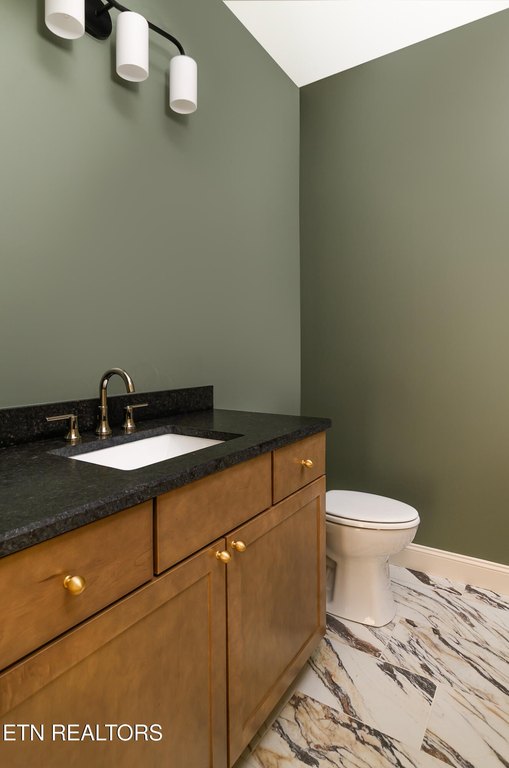 Clinton, Tennessee, 37716, United States, 3 Bedrooms Bedrooms, ,3 BathroomsBathrooms,Residential,Forsale,1999454