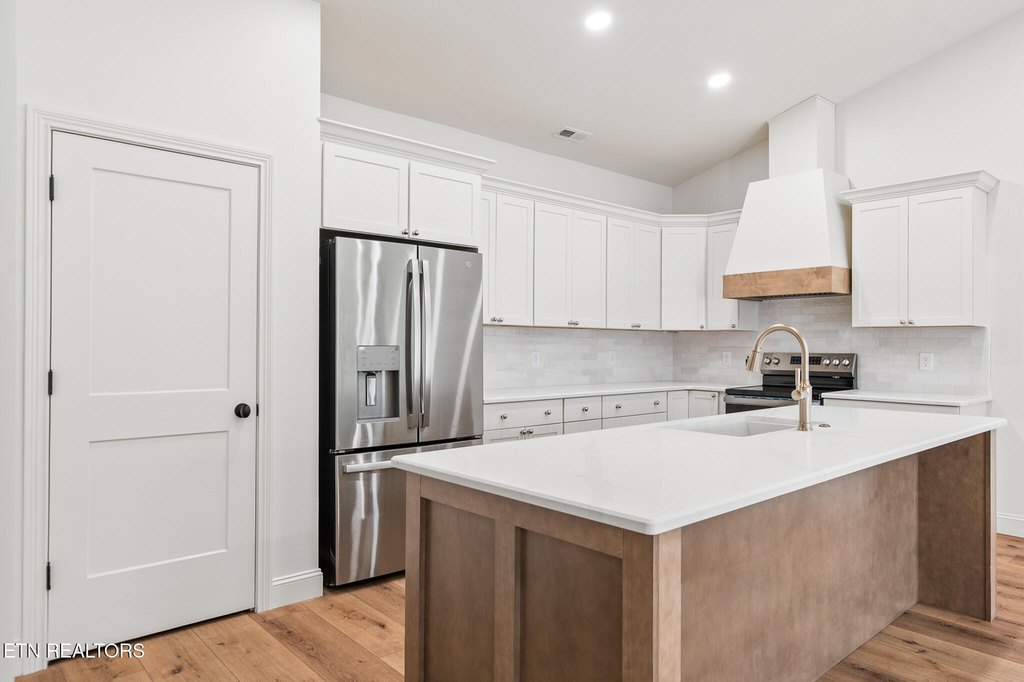 Clinton, Tennessee, 37716, United States, 3 Bedrooms Bedrooms, ,2 BathroomsBathrooms,Residential,Forsale,2012721