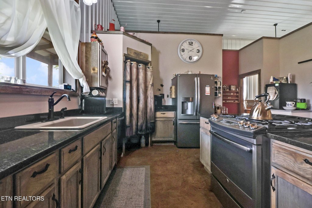 Crossville, Tennessee, 38571, United States, 3 Bedrooms Bedrooms, ,2.5 BathroomsBathrooms,Residential,Forsale,1907865