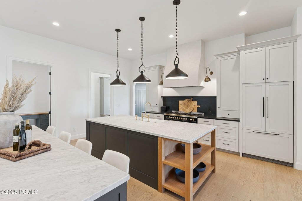 Midway, Utah, 84049, United States, 5 Bedrooms Bedrooms, ,4.5 BathroomsBathrooms,Residential,Forsale,2000237