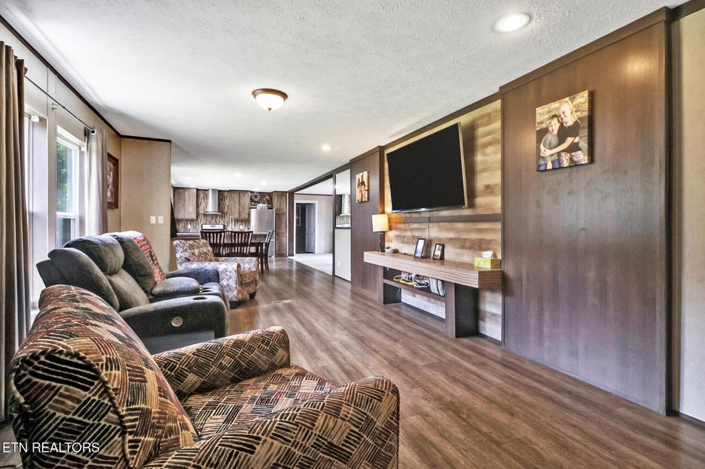 Crossville, Tennessee, 38571, United States, 4 Bedrooms Bedrooms, ,2 BathroomsBathrooms,Residential,Forsale,1996592