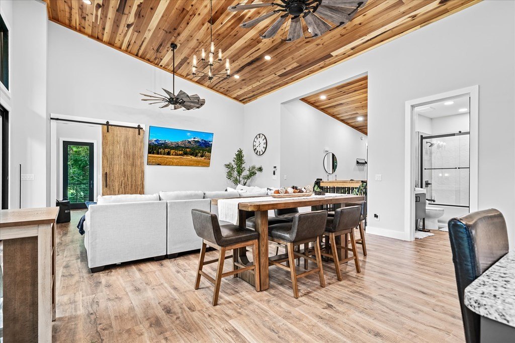 Byrdstown, Tennessee, 38549, United States, 3 Bedrooms Bedrooms, ,4 BathroomsBathrooms,Residential,Forsale,1929851