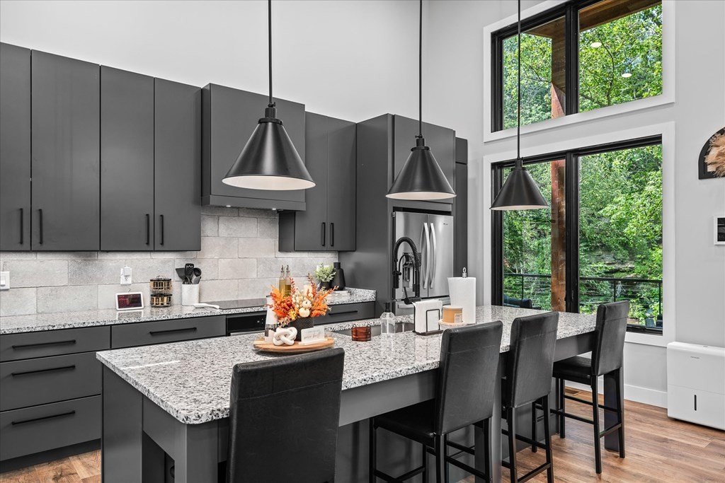 Byrdstown, Tennessee, 38549, United States, 3 Bedrooms Bedrooms, ,4 BathroomsBathrooms,Residential,Forsale,1929851