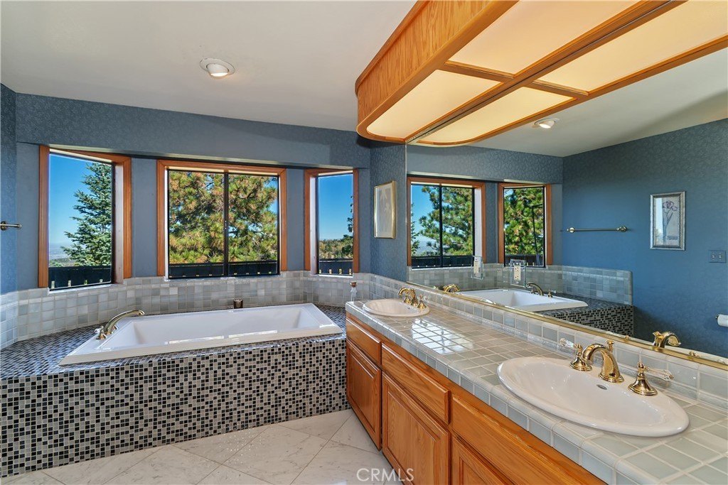 Lake Arrowhead, California, 92352, United States, 4 Bedrooms Bedrooms, ,3 BathroomsBathrooms,Residential,Forsale,2000289