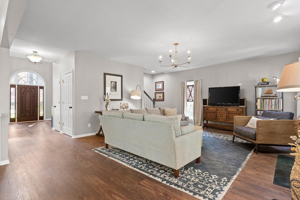 Signal Mountain, Tennessee, 37377, United States, 5 Bedrooms Bedrooms, ,3 BathroomsBathrooms,Residential,Forsale,2004663