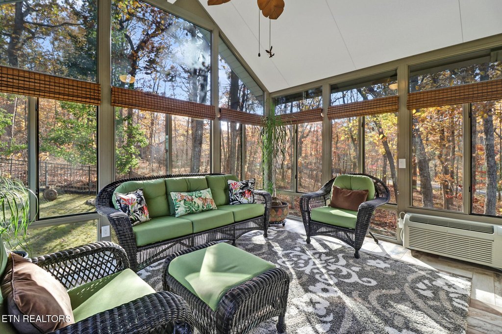 Crossville, Tennessee, 38558, United States, 3 Bedrooms Bedrooms, ,2 BathroomsBathrooms,Residential,Forsale,1996594