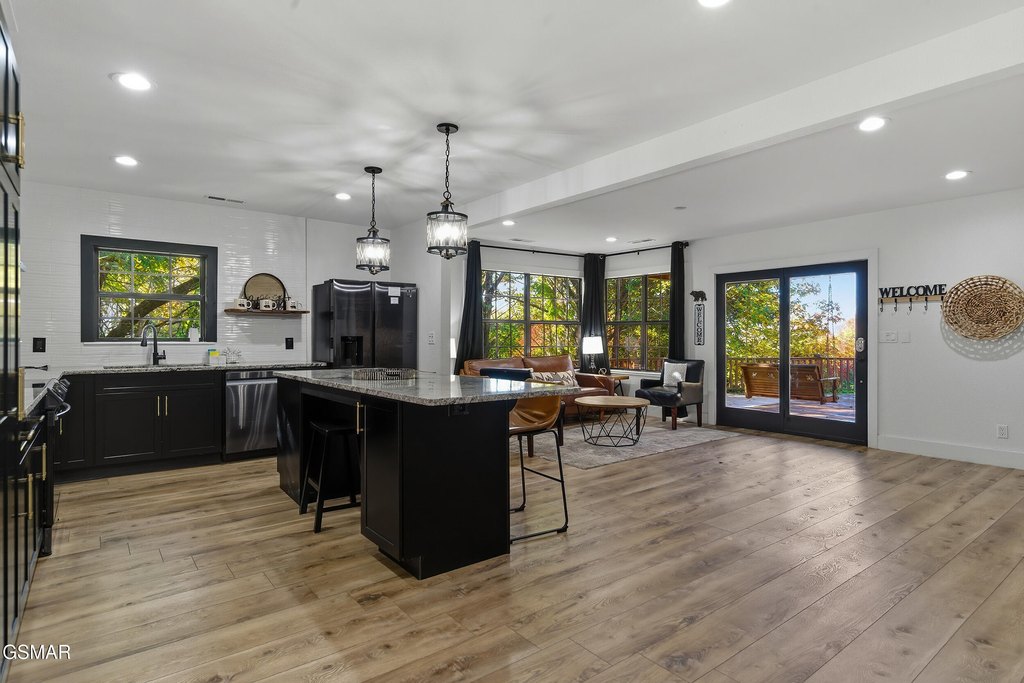 Sevierville, Tennessee, 37862, United States, 3 Bedrooms Bedrooms, ,3 BathroomsBathrooms,Residential,Forsale,1999444