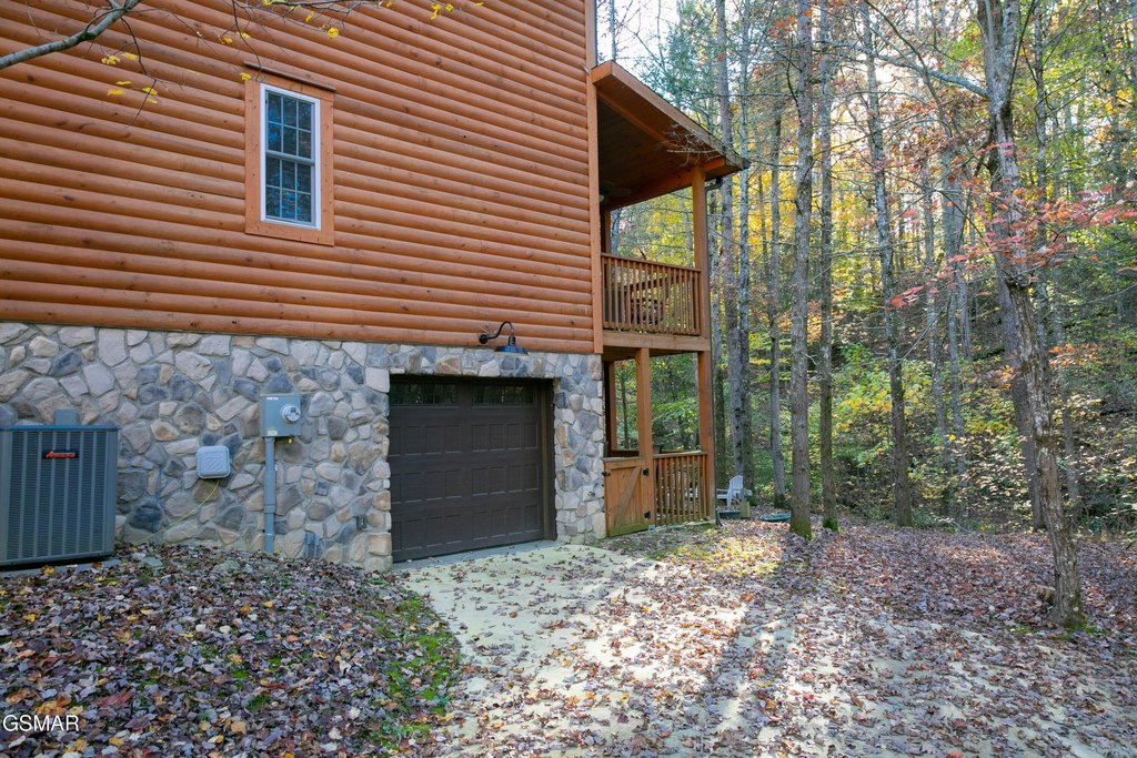 Sevierville, Tennessee, 37862, United States, 2 Bedrooms Bedrooms, ,2.5 BathroomsBathrooms,Residential,Forsale,1999461