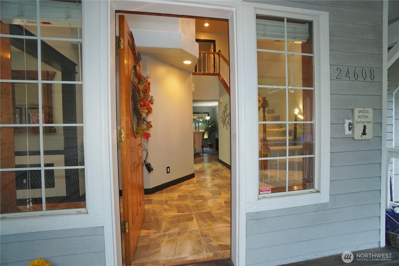 Maple Valley, Washington, 98038, United States, 4 Bedrooms Bedrooms, ,2 BathroomsBathrooms,Residential,Forsale,1990719