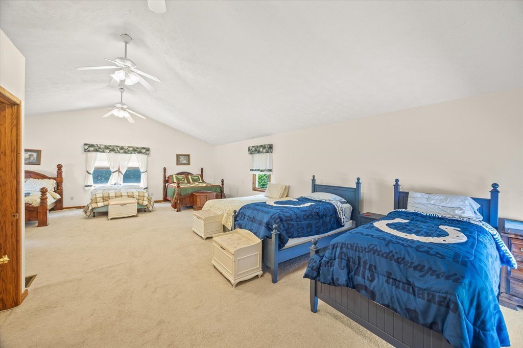 Byrdstown, Tennessee, 38549, United States, 5 Bedrooms Bedrooms, ,4 BathroomsBathrooms,Residential,Forsale,1952666