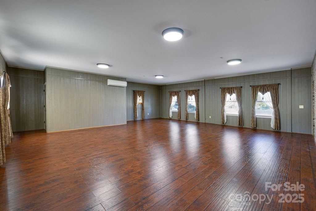 Newton, North Carolina, 28658, United States, 3 Bedrooms Bedrooms, ,2.5 BathroomsBathrooms,Residential,Forsale,2007721