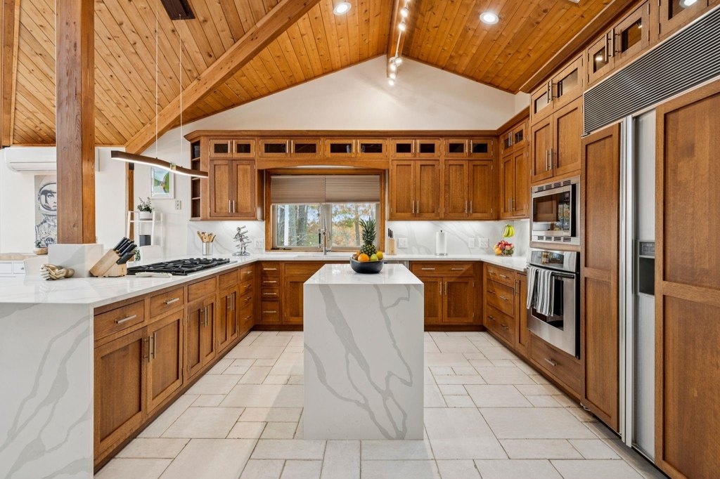 Alton, New Hampshire, 03810, United States, 3 Bedrooms Bedrooms, ,3.5 BathroomsBathrooms,Residential,Forsale,2004704