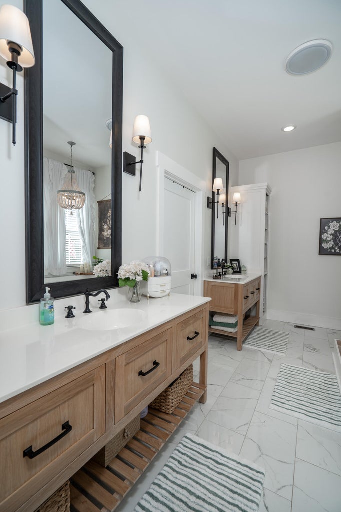 LaFayette, Georgia, 30728, United States, 4 Bedrooms Bedrooms, ,2 BathroomsBathrooms,Residential,Forsale,1995356