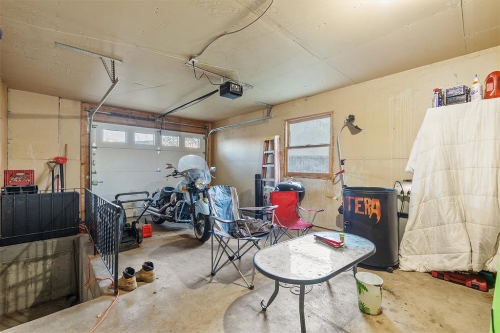 Billings, Montana, 59105, United States, 6 Bedrooms Bedrooms, ,4 BathroomsBathrooms,Residential,Forsale,2004458