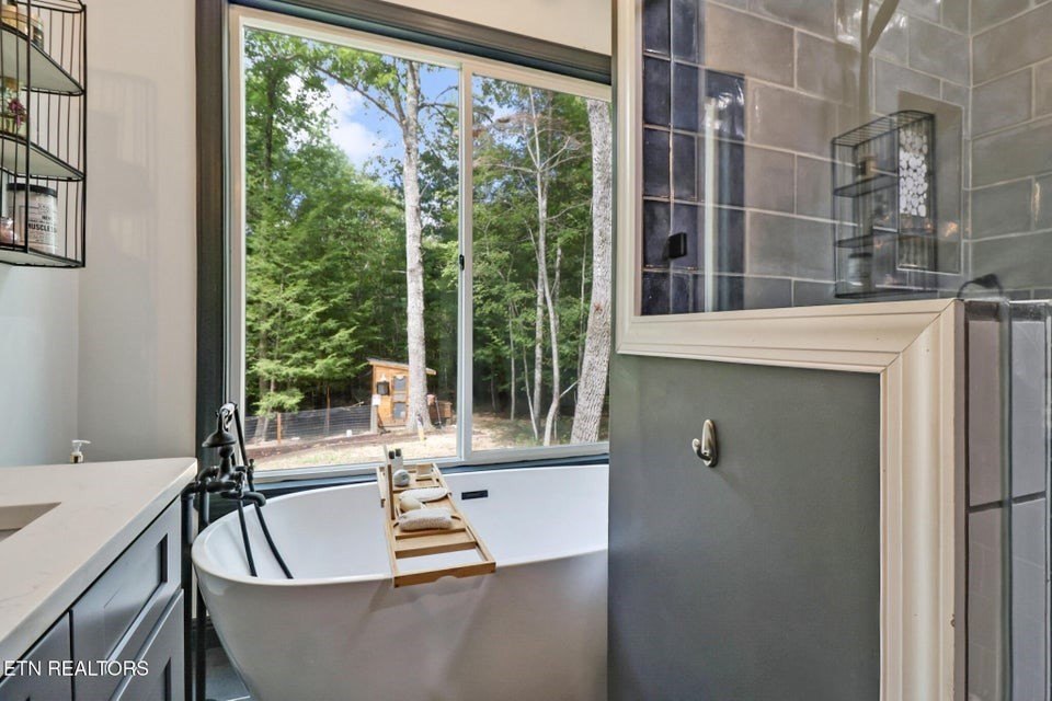 Jamestown, Tennessee, 38556, United States, 3 Bedrooms Bedrooms, ,2.5 BathroomsBathrooms,Residential,Forsale,1968510