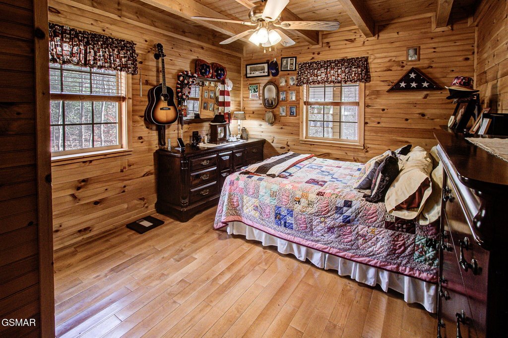 Gatlinburg, Tennessee, 37738, United States, 2 Bedrooms Bedrooms, ,2 BathroomsBathrooms,Residential,Forsale,1999455