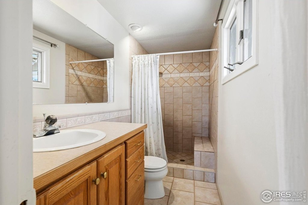 Loveland, Colorado, 80538, United States, 5 Bedrooms Bedrooms, ,2 BathroomsBathrooms,Residential,Forsale,2004289