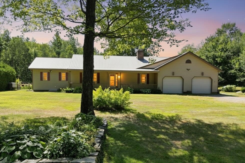 Williston, Vermont, 05495, United States, 2 Bedrooms Bedrooms, ,2 BathroomsBathrooms,Residential,Forsale,1999493