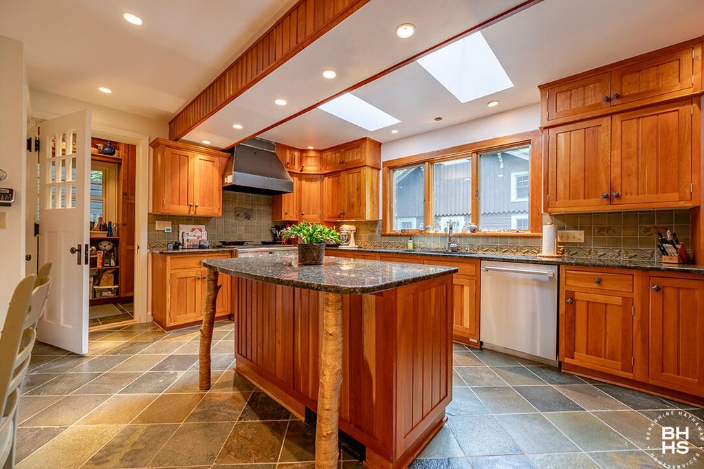 Lake Placid, New York, 12946, United States, 10 Bedrooms Bedrooms, ,7.5 BathroomsBathrooms,Residential,Forsale,1999413