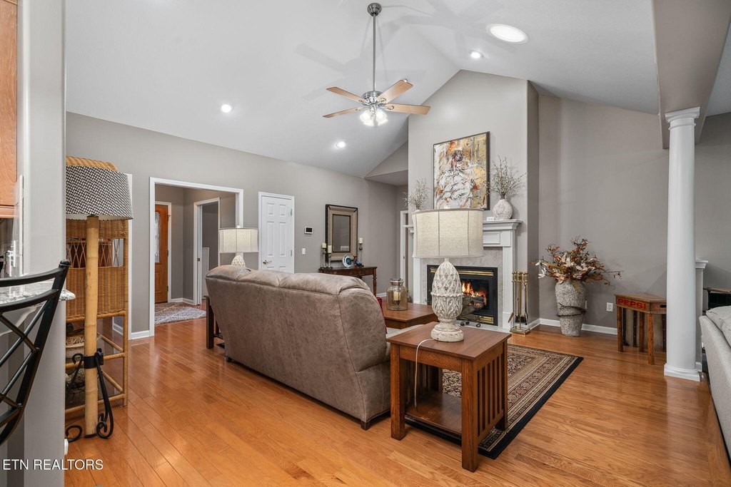 Crossville, Tennessee, 38558, United States, 4 Bedrooms Bedrooms, ,2.5 BathroomsBathrooms,Residential,Forsale,1996605