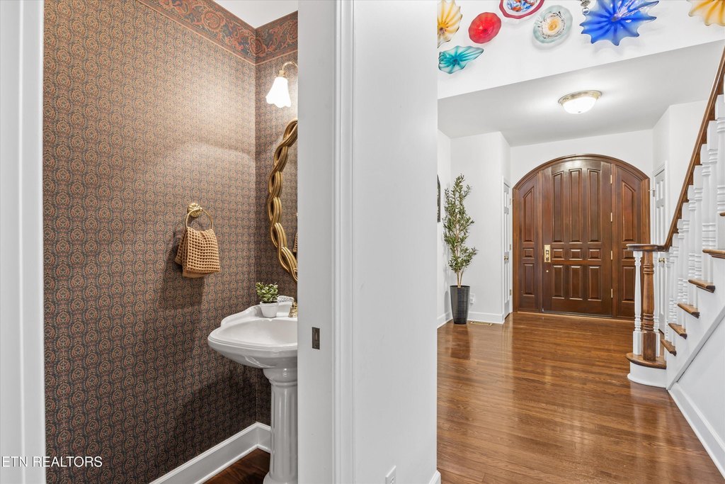 Maryville, Tennessee, 37803, United States, 5 Bedrooms Bedrooms, ,5.5 BathroomsBathrooms,Residential,Forsale,1999469