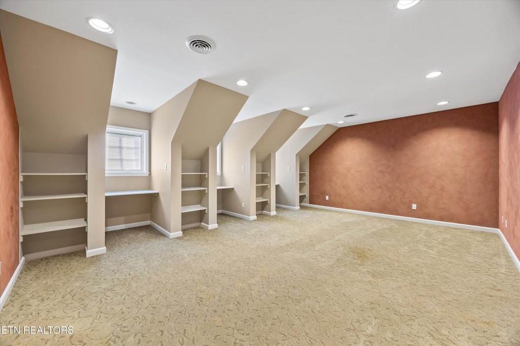 Maryville, Tennessee, 37803, United States, 5 Bedrooms Bedrooms, ,5.5 BathroomsBathrooms,Residential,Forsale,1999469