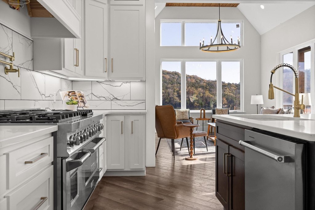 Jasper, Tennessee, 37347, United States, 5 Bedrooms Bedrooms, ,6.5 BathroomsBathrooms,Residential,Forsale,2009602